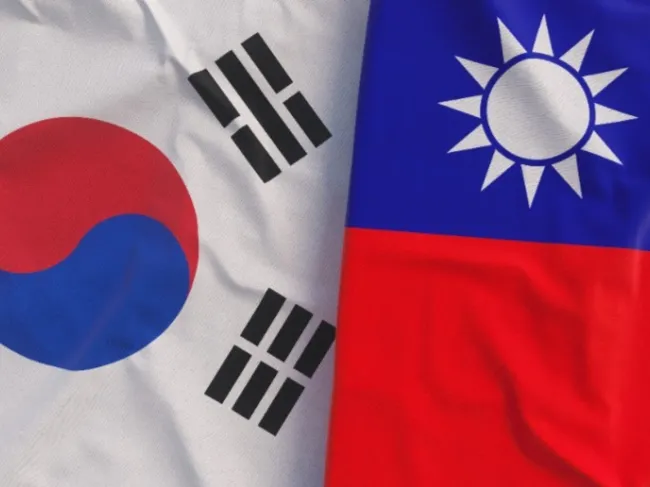 flags of taiwan and korea